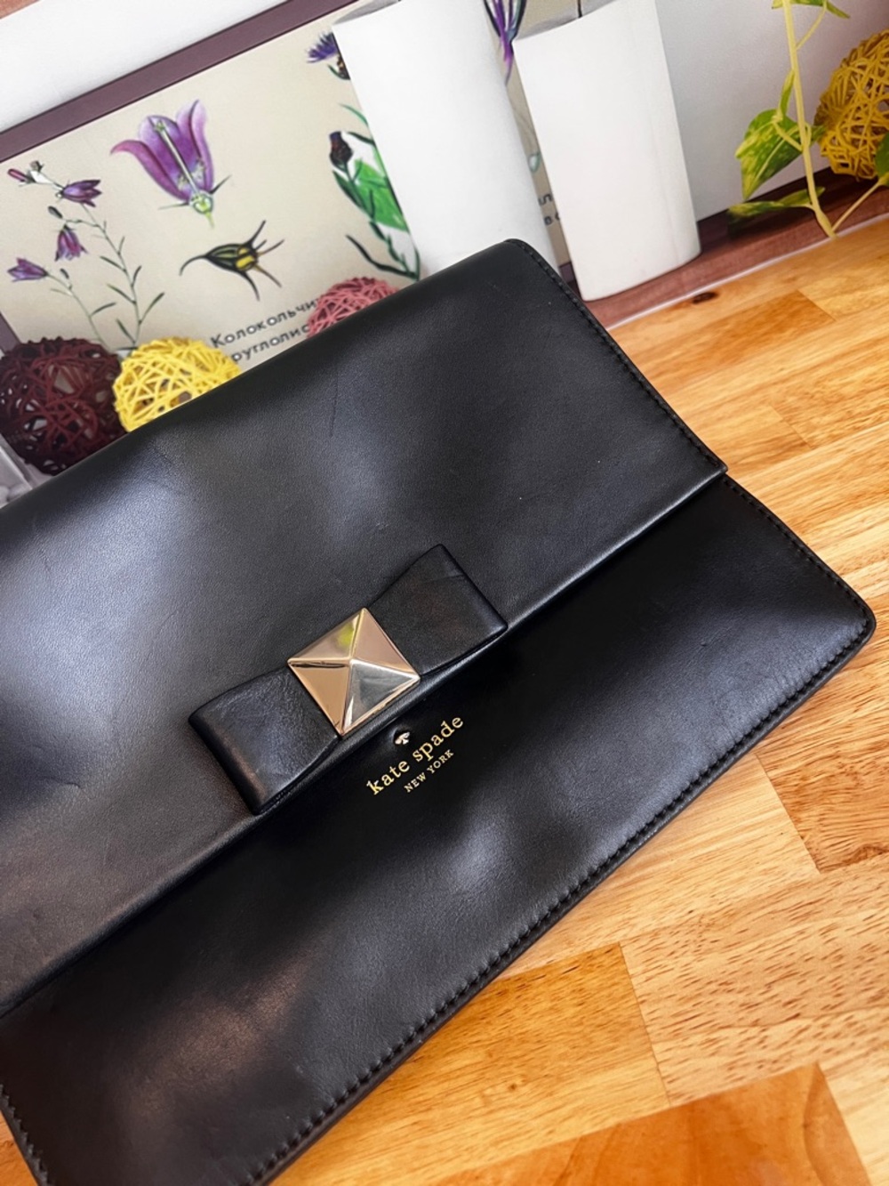 Kate Spade New York Black Leather Clutch Bag with Shoulder Strap and Bow Accent - Picture 11 of 14